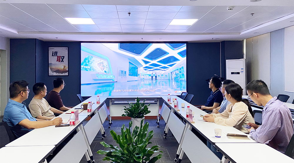 熱烈歡迎河南省工信廳領(lǐng)導(dǎo)蒞臨馳誠(chéng)電氣調(diào)研指導(dǎo)